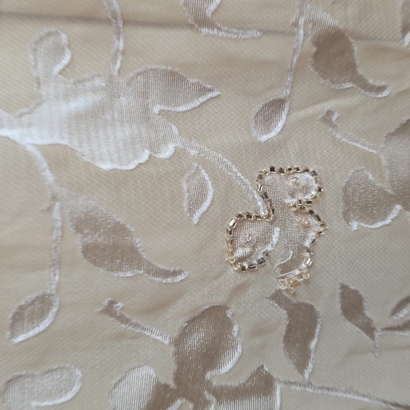 Elegant Cream Sleeveless Dress Patra 6 - Picture 6 of 12